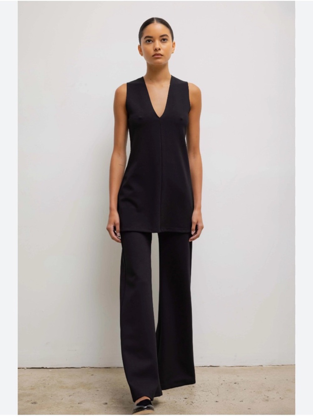 NWOT LESET Rio V Neck Sleeveless Tunic in Black